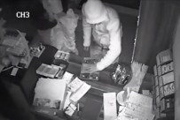 2 Dakikada 10 Bin Liralık Sigara Çaldılar!