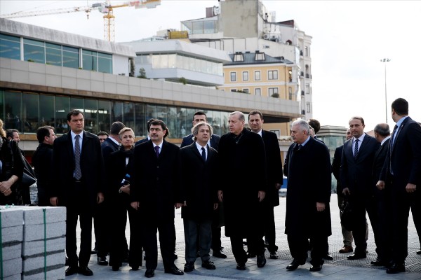 Cumhurbaşkanı Erdoğan, Taksim'de incelemelerde bulundu