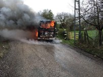 İŞÇİ MİNİBÜSÜ - Bartın'da İşçi Servis Minibüsü Yandı