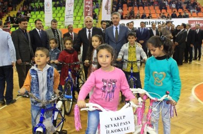 Elazığ'da 500 Çocuğa Bisiklet Dağıtıldı