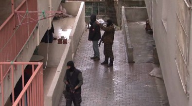 Küçükçekmece'de şafak operasyonu!