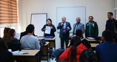 Öğrencilere Dijital Fotoğrafçılık Kursu