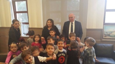 Süleymanpaşa Belediyesi Çocuk Kulübü'nün Yeni Üyeleri Başkan Eşkinat'ı Ziyaret Etti