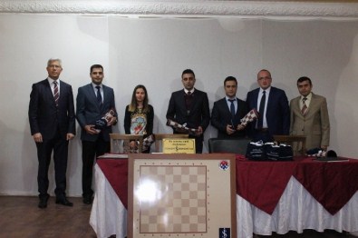 Yıldızeli'nde Satranç Dağıtımı Yapıldı