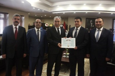 Yılın Doktorları Belgelerini Aldı