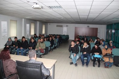 YYÜ Mimarlık Fakültesi Öğrencileri AFAD'ı Ziyaret Etti