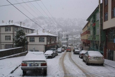 Kar Yağışı Derbent'i Beyaza Bürüdü