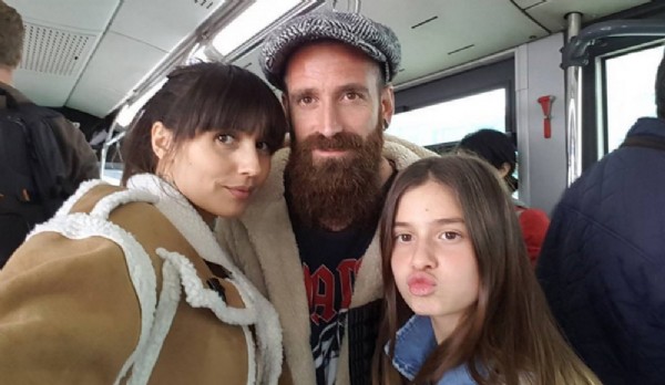 Meireles ailesiyle birlikte metrobüse bindi