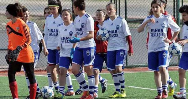 Lisansı Çalınan Kadın Futbolcular Maça Çıkamadı