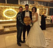 SELIM YıLMAZ - Düğünde Arkadaşına 'Ekmek' Taktı