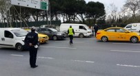 BÜYÜKDERE - Harp Akademileri Önünde Arıza Yapan Aracı Polis Çektirdi