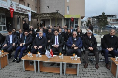 Kars'a Sağlık Bakanlığı'nca Gönderilen Ambulanslar Dualarla Hizmete Sokuldu