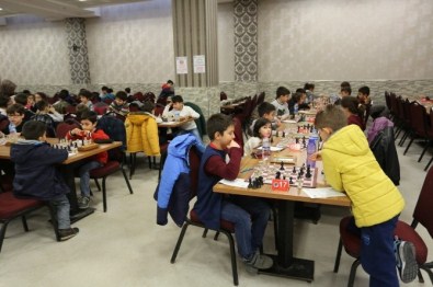 Ödüllü Santranç Turnuvası Serdivan'da Gerçekleşti