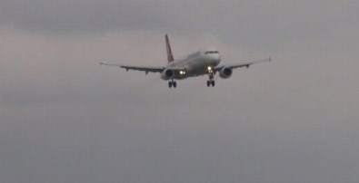 Pilottan kuleye: Önümüzden bir araç geçti