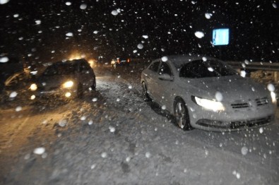Seydişehir'de Araçlar Kar Nedeniyle Yolda Kaldı