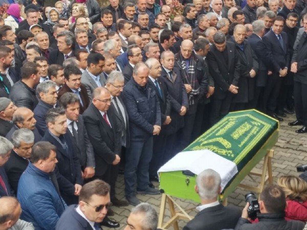 Kılıçdaroğlu ve Baykal cenazede