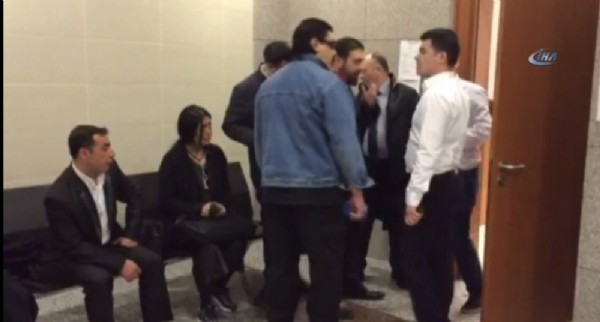 İrlandalı boksör, Aksaray esnafıyla adliyede