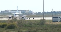 LARNAKA - 4 Rehine Uçağın Kokpit Camından Kaçmayı Başardı