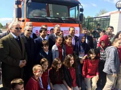 AK Parti'li Öz, Suriye Yardım Tır'ını Uğurladı