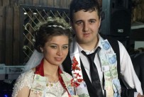 Demir Parmaklıklardan Dünya Evine