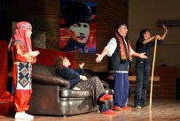 DÜNYA TIYATROLAR GÜNÜ - Dünya Tiyatrolar Günü, Edremit'te Kutlandı