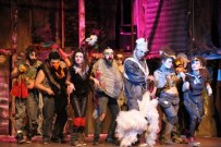 ALTıNOK ÖZ - 'Kuşlar' Adlı Oyun Kartal'da Sahnelendi