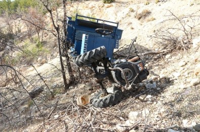 Mut'ta Tarım Aracı Devrildi Açıklaması 2 Yaralı