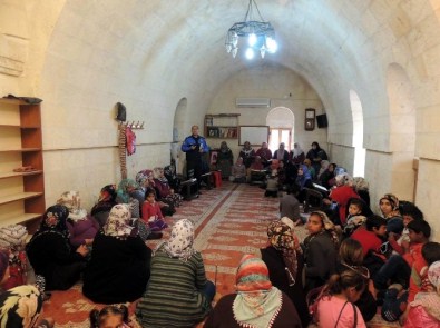 Polisler, Kötü Niyetli Kişilere Karşı Eğitim Çalışmalarını Sürdürüyor