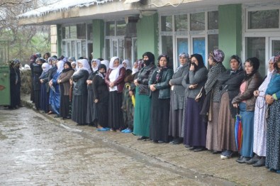 Şehit Teknisyen, Şehit Babasının Yanına Defnedildi