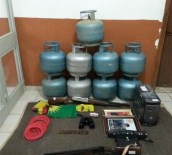 PLASTİK PATLAYICI - Terör Operasyonunda 7 Gözaltı