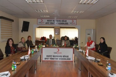 Vali Civelek'ten Türk Kızılayı Kuzey Marmara Bölge Afet Yönetim Müdürlüğü'ne Ziyaret