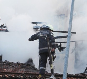 Yaşlı Kadın Yanarak Can Verdi