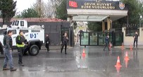 ŞÜPHELİ ARAÇ - Çevik Kuvvete Saldıran Teröristler Kıstırıldı
