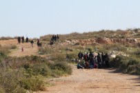 Didim'de Göçmenler Umut Yolculuğu İçin Fırsat Kolluyor