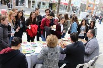 KÜTÜPHANELER HAFTASI - Açık Havada Kitap Okuma Keyfi