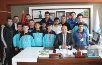 HÜSEYİN ÇELİK - Başkan Togar'dan Güreşcilere Altın