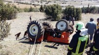 KUMAFŞARı - Devrilen Traktörün Altında Kalan Adam Hayatını Kaybetti