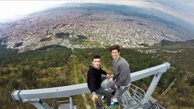 Dünyanın en uzun teleferiğinde tehlikeli selfie