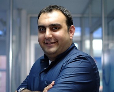 İmplant tedavisiyle sağlıklı dişlere kavuşun