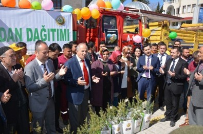 Korkuteli'de Vatandaşlara Ücretsiz Fidan Dağıtıldı
