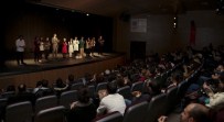 TÜRKAN SAYLAN - Tiyatro Eğitimini Tamamlayan Öğrenciler Sahne Aldı