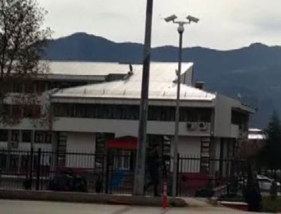 Tunceli Valiliği ile adliye binasının önündeki polis noktasına silahlı saldırı!