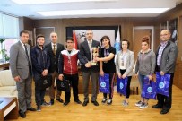 Üniversiteli Sporcular Bilek Güreşi Şampiyonasından Dereceyle Döndü