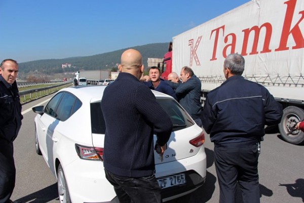 TEM'de ters yöne giren araç panik yarattı