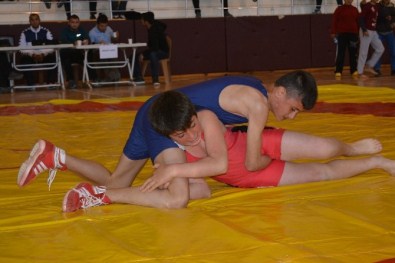 Demre'de Minder Güreş Turnuvası Düzenlendi