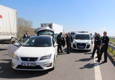 'Dur' İhtarına Uymayan Sürücü TEM'de Polisi Alarma Geçirdi