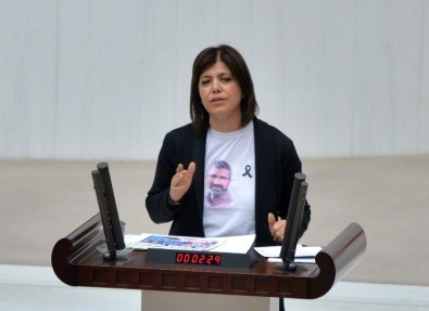 HDP'li Vekil Tahir Elçi Tişörtü İle Kürsüye Çıktı
