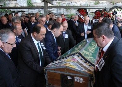 Kemal Anadol'un Annesi Son Yolculuğuna Uğurlandı