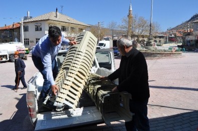 Seydişehir Belediyesi Mezarlık Ve Taziye Evleri İçin Tabure Dağıttı