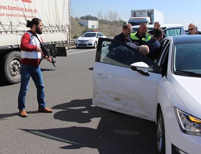 TEM'de ters yöne giren araç panik yarattı